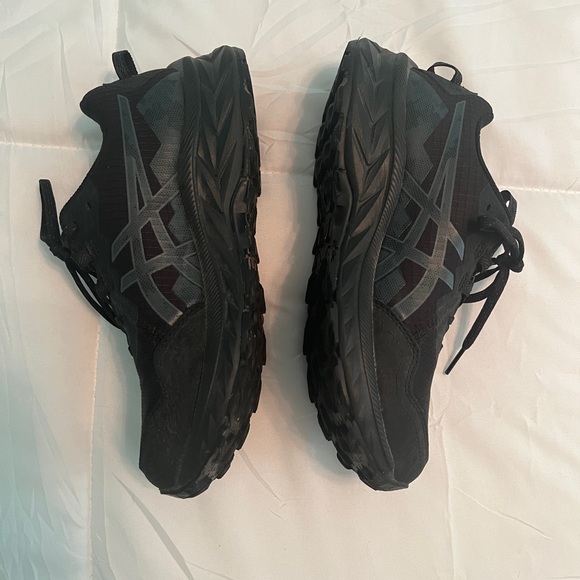 ASICS all Black Trail Running Shoes - Picture 2 of 8